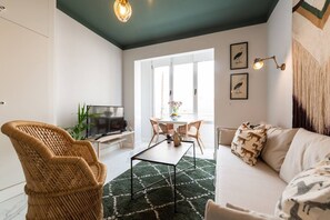Smart TV - 'little 38' - Your Gate to Playa de Las Canteras - 1 Bedroom Apartment (Las Palmas de Gran Canaria)