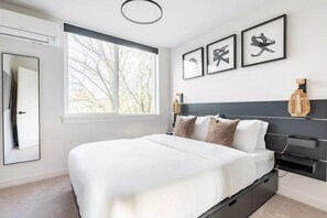 2 bedrooms, in-room safe, desk, iron/ironing board