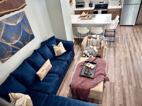 Three bedroom townhome, blocks from idyllic downtown