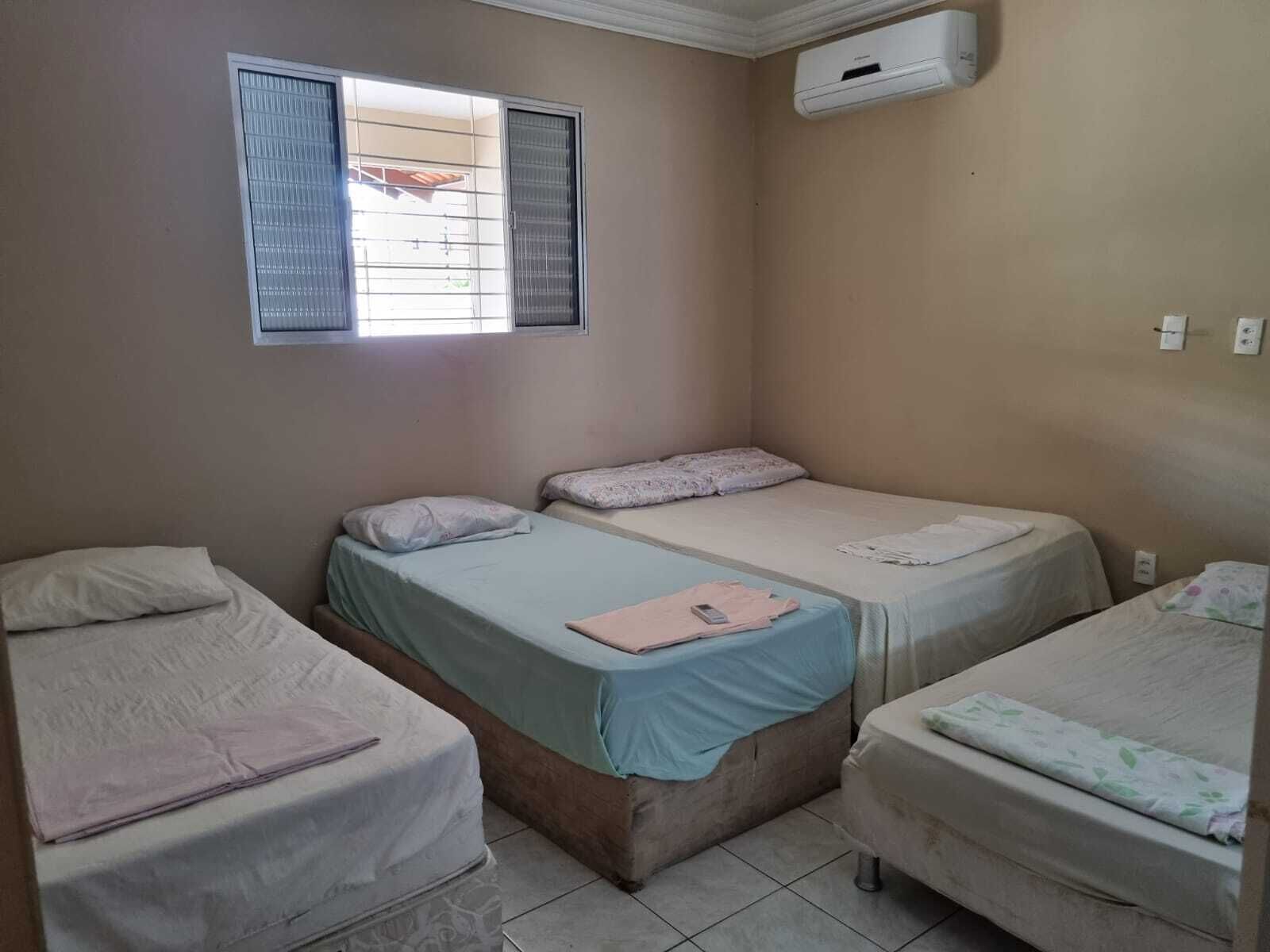 5 quartos, ferros/tábuas de passar roupa, Wi-Fi, roupa de cama