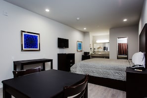 Room | Desk, iron/ironing board, free WiFi, bed sheets