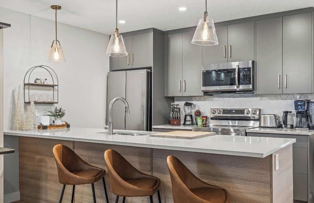 Kjøleskap, mikrobølgeovn, ovn og oppvaskmaskin