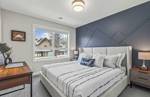 3 bedrooms, iron/ironing board, travel cot, WiFi - Rocky Mountain Bliss @ Heart of Canmore 3 Beds (Canmore)