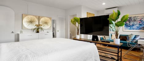 2 slaapkamers, een strijkplank/strijkijzer, reisbedje, wifi