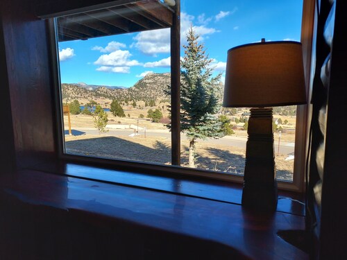 Modern mountain cabin condo w/steam shower + essential living design