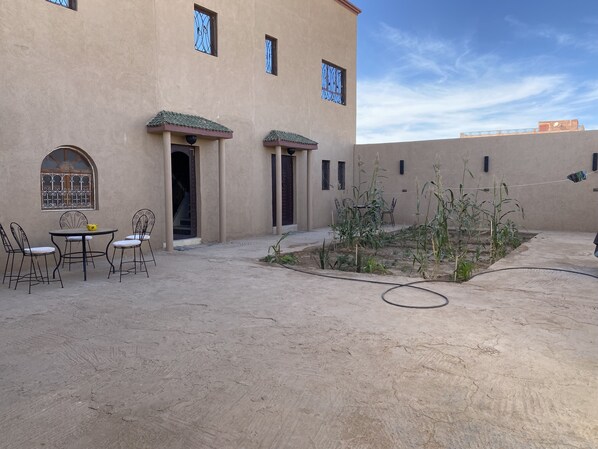 Front of property - Sunny place apartments (Taouz)