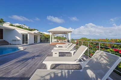 Beautiful 4 Bed-rooms Villa at Orient Beach