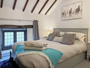 1 quarto, berço de viagem, Wi-Fi de cortesia, roupa de cama