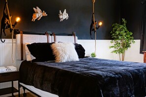 6 bedrooms, in-room safe, desk, iron/ironing board