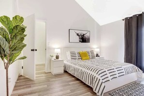 6 habitaciones, escritorio y tabla de planchar con plancha 