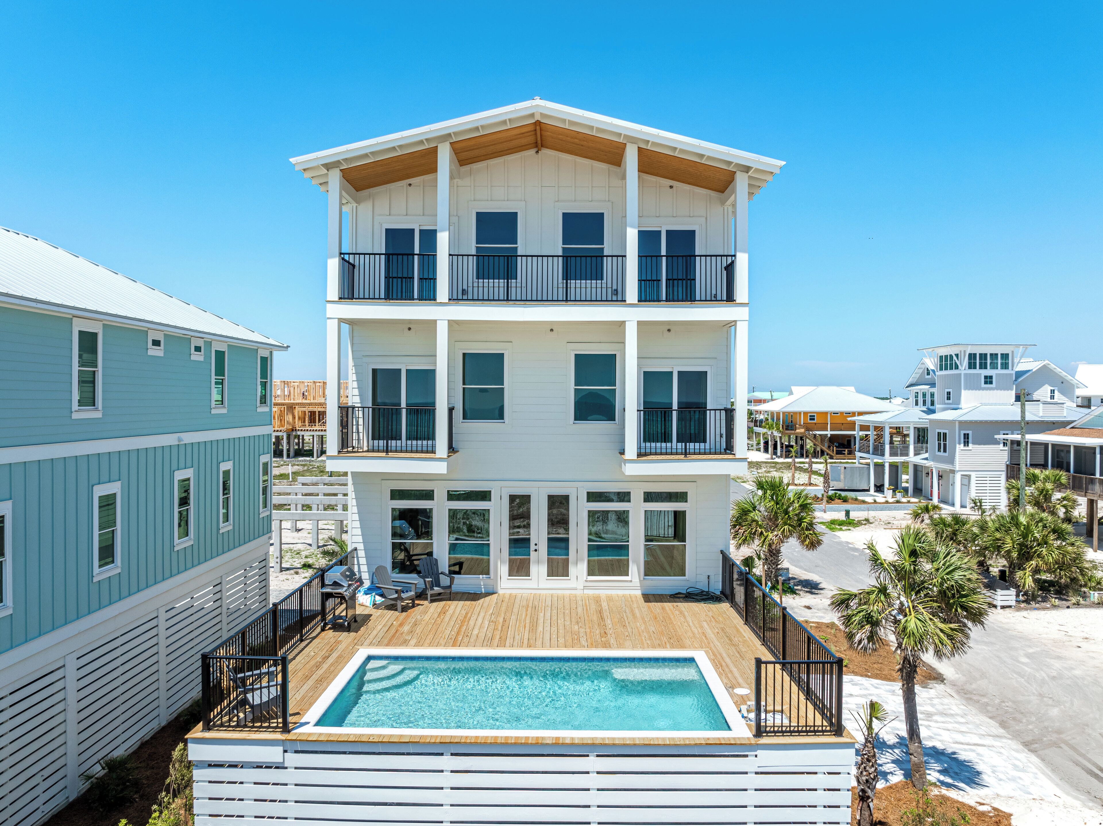 Amazing New 2024 Gulf Front Paradise! Sleeps 18, Pool, Elevator, FALL DISCOUNTS 