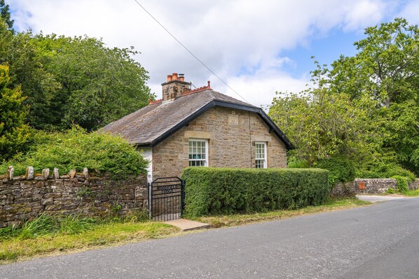 Exterior - Woodfield Lodge -  Rural Cottages with Hot Tub. Dog-friendly (Brookhouse)