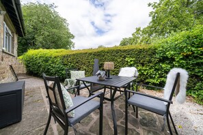 Outdoor dining - Woodfield Lodge -  Rural Cottages with Hot Tub. Dog-friendly (Brookhouse)