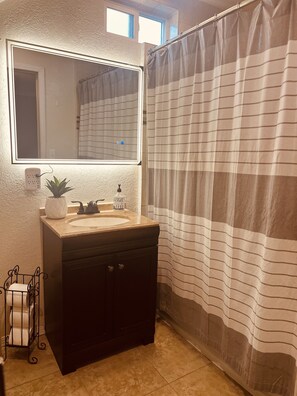 مجففات شعر، مناشف، صابون، شامبو