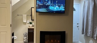 Large studio: King bed, Full kitchen