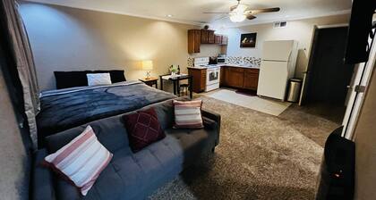 Large studio: King bed, Full kitchen