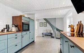 Fridge, stovetop, dishwasher, coffee/tea maker - Cozy home in Sydals with sauna (Sydals)