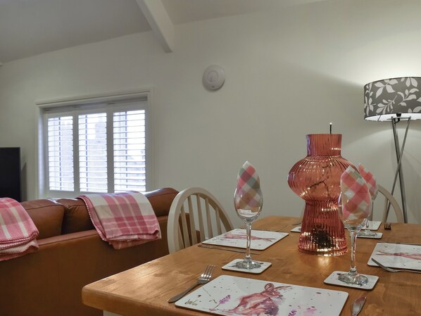 Dining - Forget-Me-Not Cottage (Pickering)