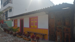 Front of property - Bareque hostal (Salento)