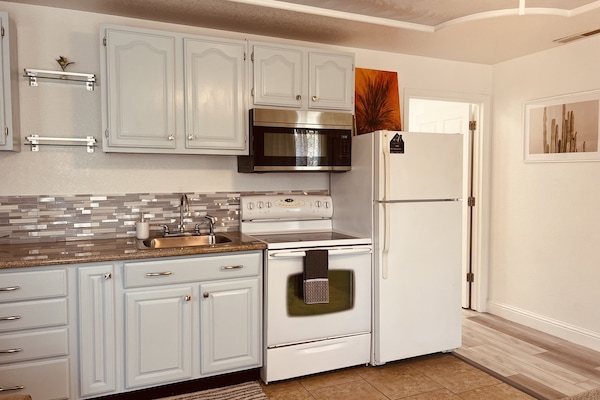 Refrigerador, microondas, horno, placa de cocina