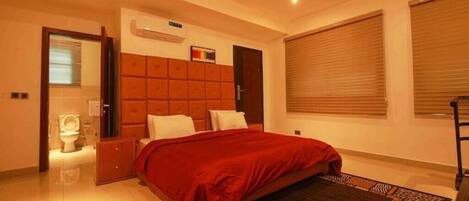 3 habitaciones, tabla de planchar con plancha, wifi y ropa de cama