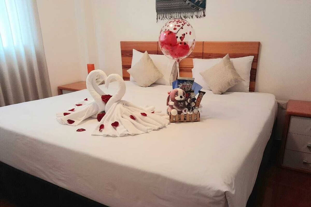 Comfort Room | Egyptian cotton sheets, premium bedding, down duvets, in-room safe