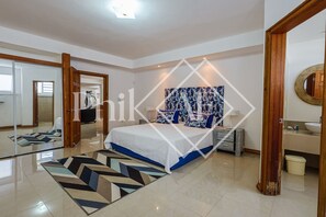 9 bedrooms, iron/ironing board, WiFi, bed sheets
