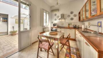 Kühlschrank, Herdplatte, Geschirrspüler