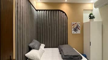 3 bedrooms, in-room safe, desk, iron/ironing board