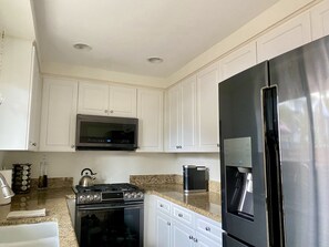 Fridge, microwave, stovetop, dishwasher