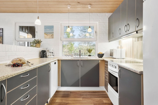 Frigorifero, piano cottura, lavastoviglie, macchina per tè/caffè