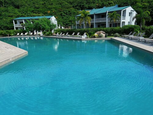Cozy Beachfront Oasis less than 10 steps away from white sand beach
