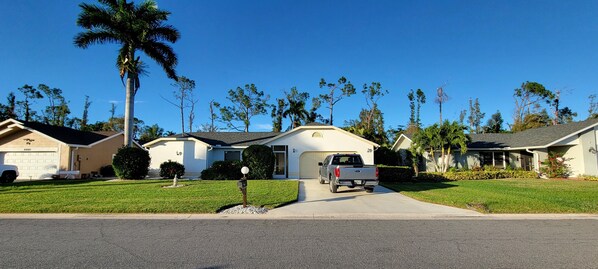 Exterior - Warm and exciting Floridian getaway. Near the beach, downtown, and all the fun! (Fort Myers)