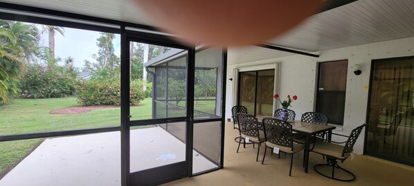 Outdoor dining - Warm and exciting Floridian getaway. Near the beach, downtown, and all the fun! (Fort Myers)