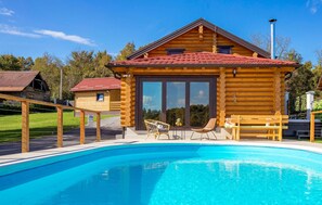 A heated pool - Nice home in Petrinja with sauna (Petrinja)