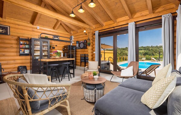 Smart TV, fireplace, stereo