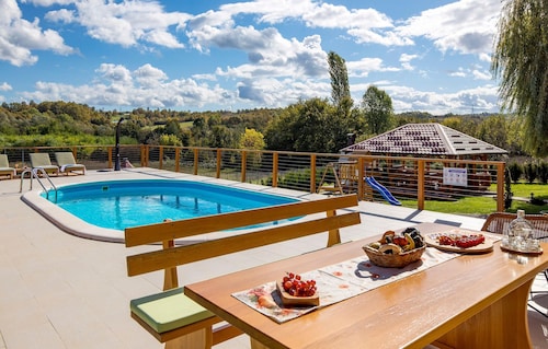 Nice home in Petrinja with sauna