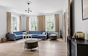 Smart TV, table football, ping pong - Amazing home in Skærbæk with kitchen (Skærbæk)