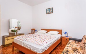 2 bedrooms, free WiFi, bed sheets