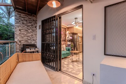 Medellin Trendy Influencer ArtPop Colors Apartment Unique in the area