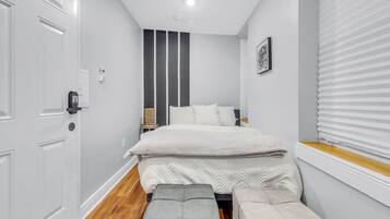 Apartment | 2 bedrooms, individually decorated, individually furnished, desk