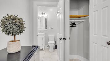 Apartment | 2 bedrooms, individually decorated, individually furnished, desk