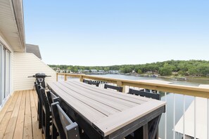 تناول الطعام بالخارج