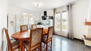 Dining - Amazing home in Médis with WiFi (Médis)
