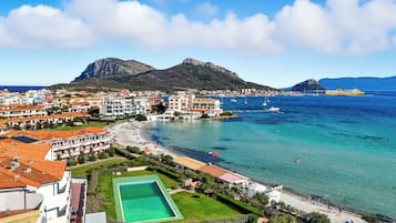 Una spiaggia nelle vicinanze
