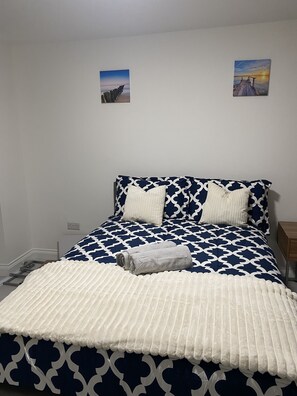 2 chambres, fer et planche à repasser, lit de bébé portatif, Wi-Fi