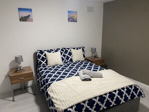 2 多间卧室、熨斗/熨衣板、旅行婴儿床、WiFi