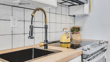 Huoneisto | Jaettu keittiö | Minijääkaappi, mikroaaltouuni, uuni, liesi