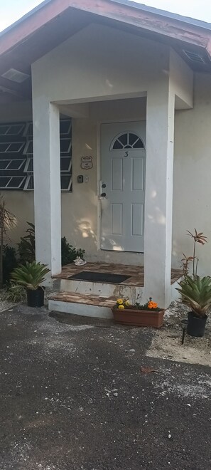 Exterior detail - Breezey Get-Away near to beach and park. Ask us about meal prep and delivery. (Nassau)