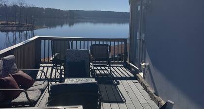 Cozy studio condo on Lake Hamilton, petfriendly!